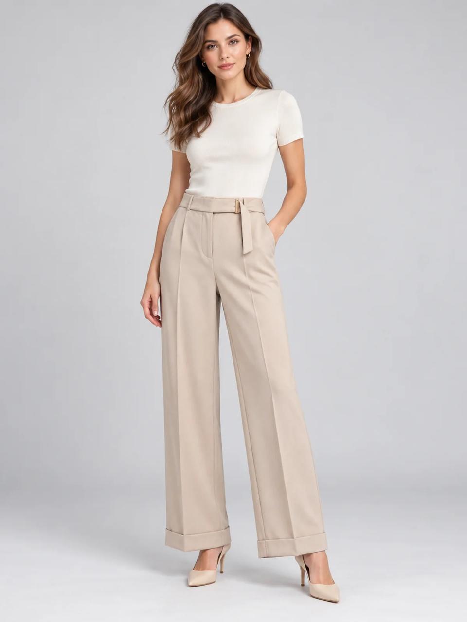 Pantalón ancho beige, puesto, vista frontal