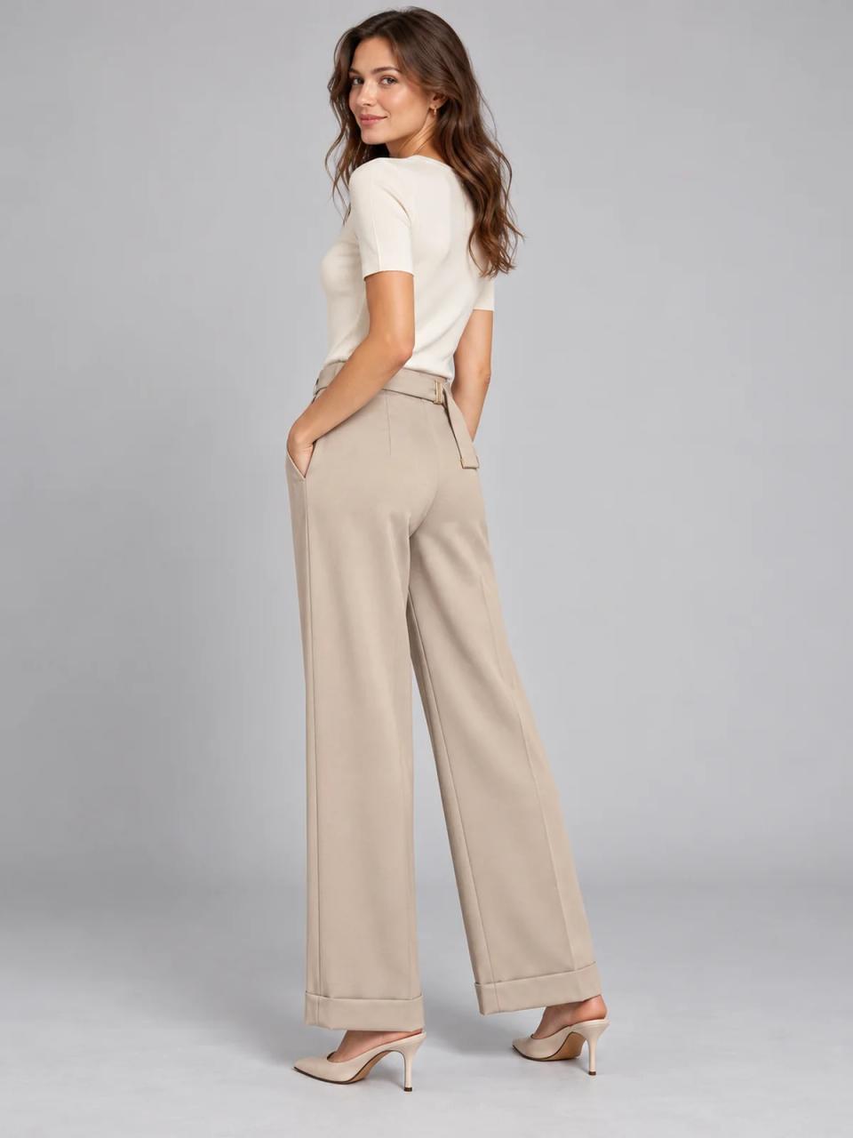 Pantalón ancho beige, puesto, otra vista