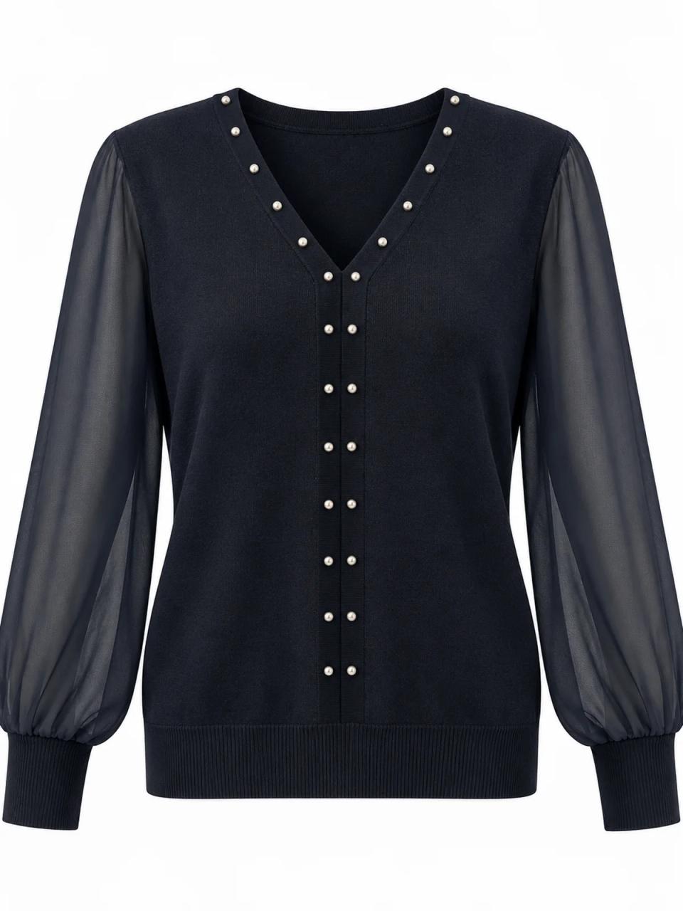 Jersey negro con tachas, foto de producto sobre fondo blanco