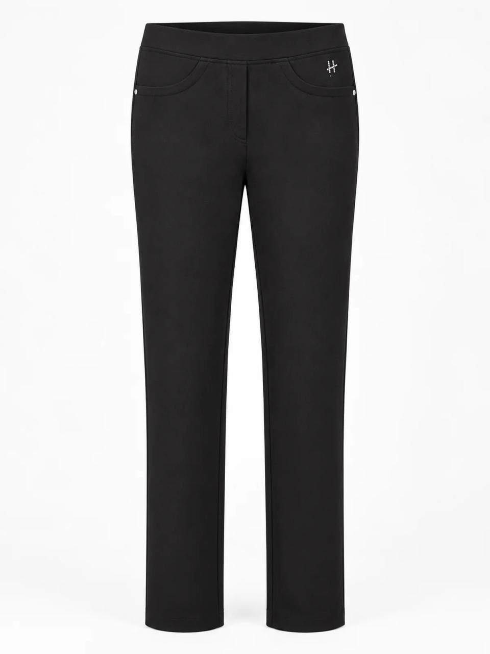 Pantalón recto negro, foto de producto sobre fondo blanco